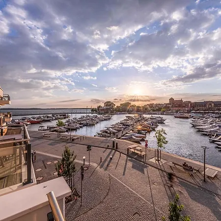 Apartament Hafenflair- Mit Balkon & Kamin In Der Hafenresidenz Waren (Mueritz)